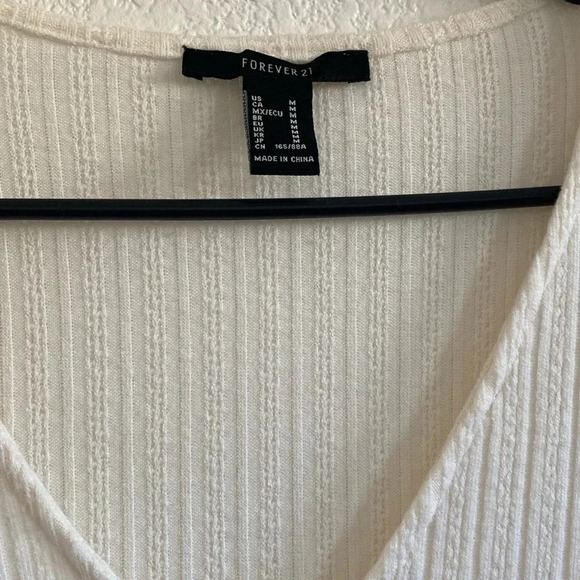 ❤️ Forever 21 Ribbed Button-Front Top size M - Picture 2 of 5